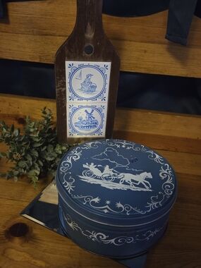 Vintage Blue Round Tin with White Horse & Carriage Motif | Tile Wall Hanging